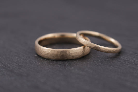 Eheringe Rosegold gehämmert 585 333 750 Rotgold Hammerschlag oval rund abgerundet gewölbt Hamburg Ina Stehle Ina Miret Goldschmied