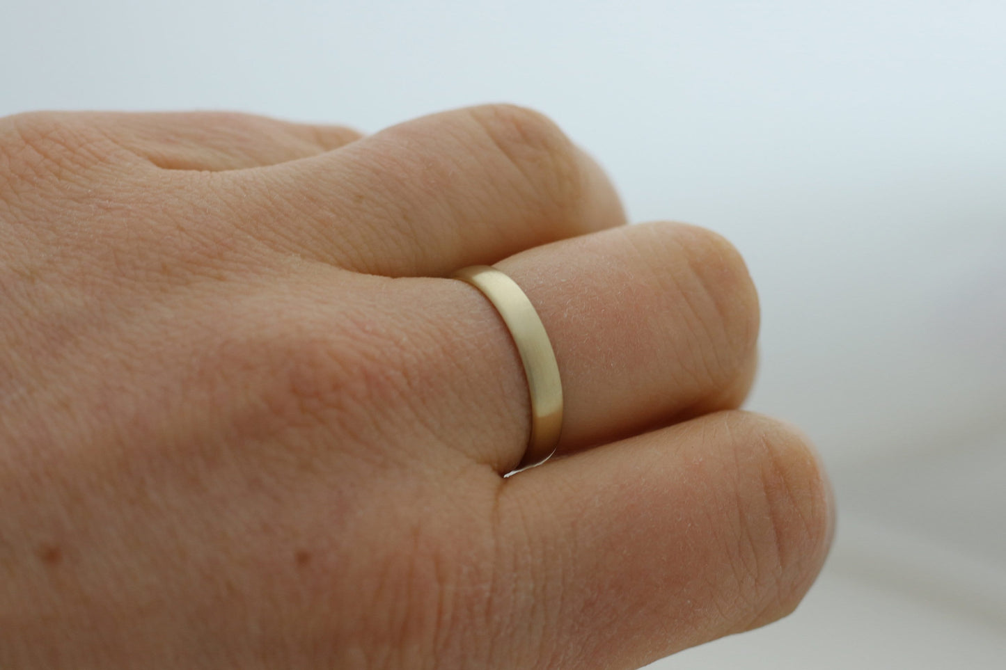 Schlichte Fairtrade Eheringe aus Gelbgold