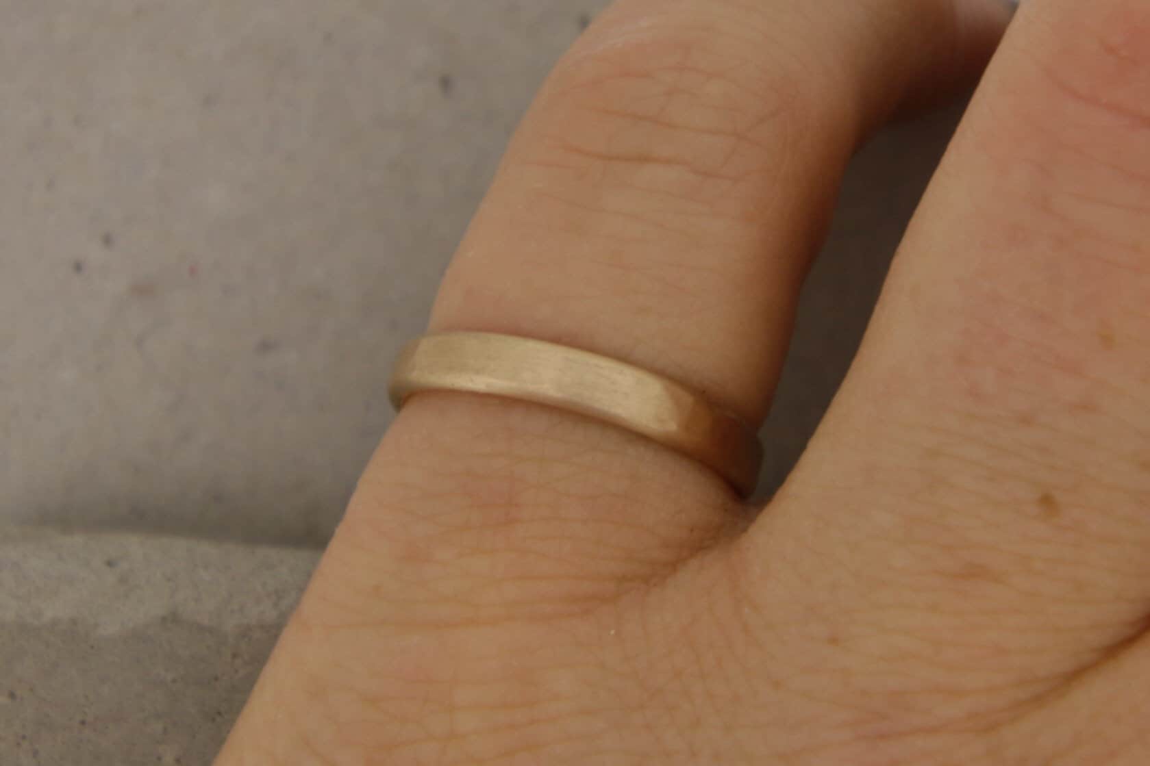 Eheringe Gelbgold, gerade, gehämmert Strukturiert