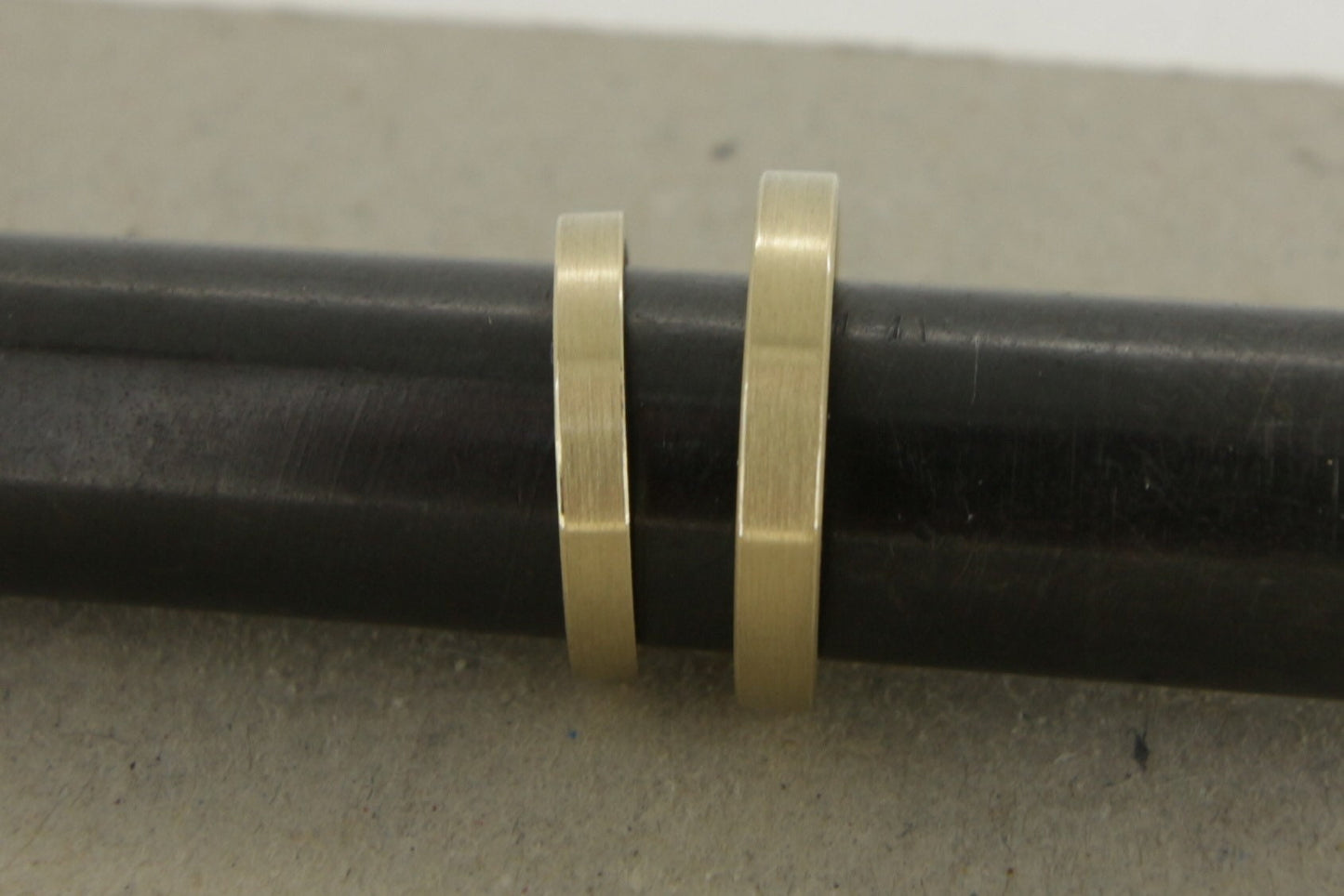 Eheringe Gelbgold gerade und eckig gearbeitet in 585 Gelbgold 2,5 mm und 3 mm