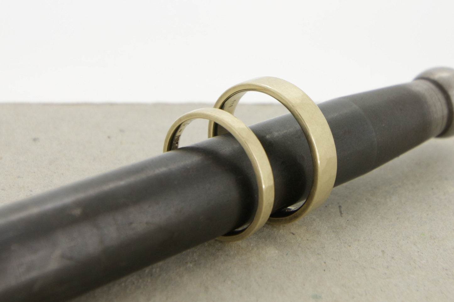 Eheringe Gelbgold, gerade, gehämmert Strukturiert