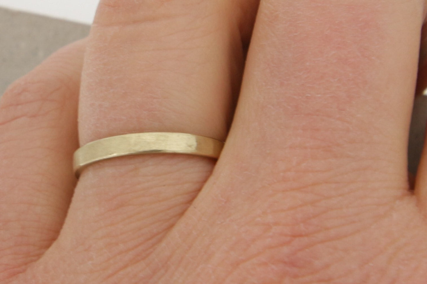 Eheringe Gelbgold, gerade, gehämmert Strukturiert