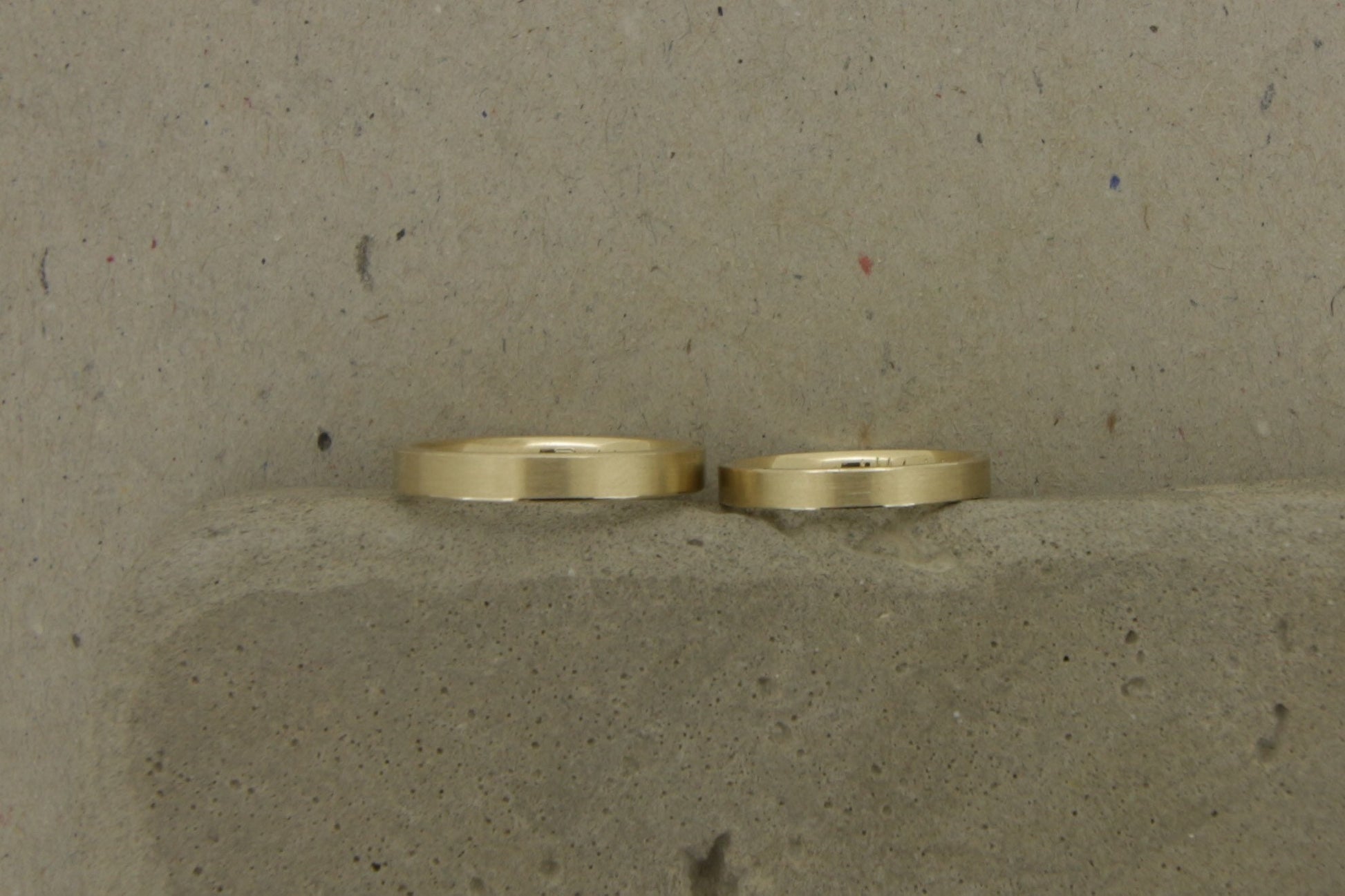 Eheringe Gelbgold gerade und eckig gearbeitet in 585 Gelbgold 2,5 mm und 3 mm