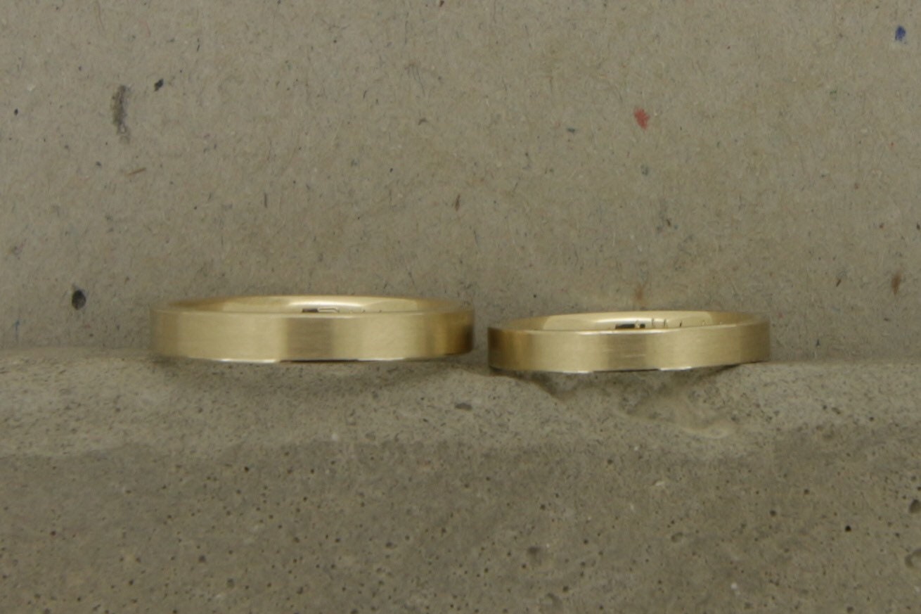 Eheringe Gelbgold gerade und eckig gearbeitet in 585 Gelbgold 2,5 mm und 3 mm