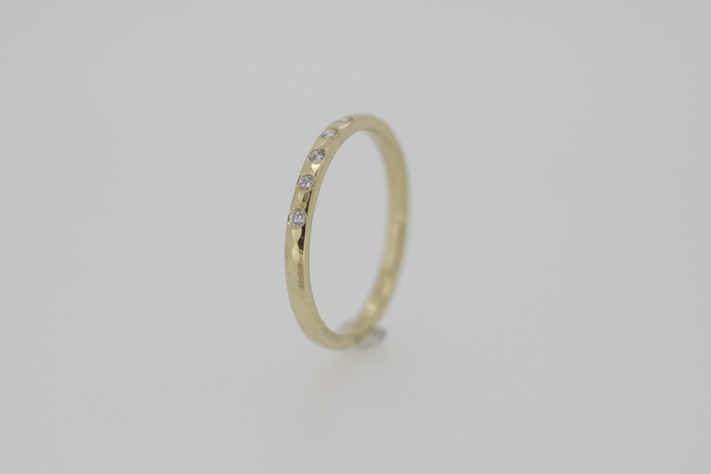 Schmaler Zusteckring mit Brillanten