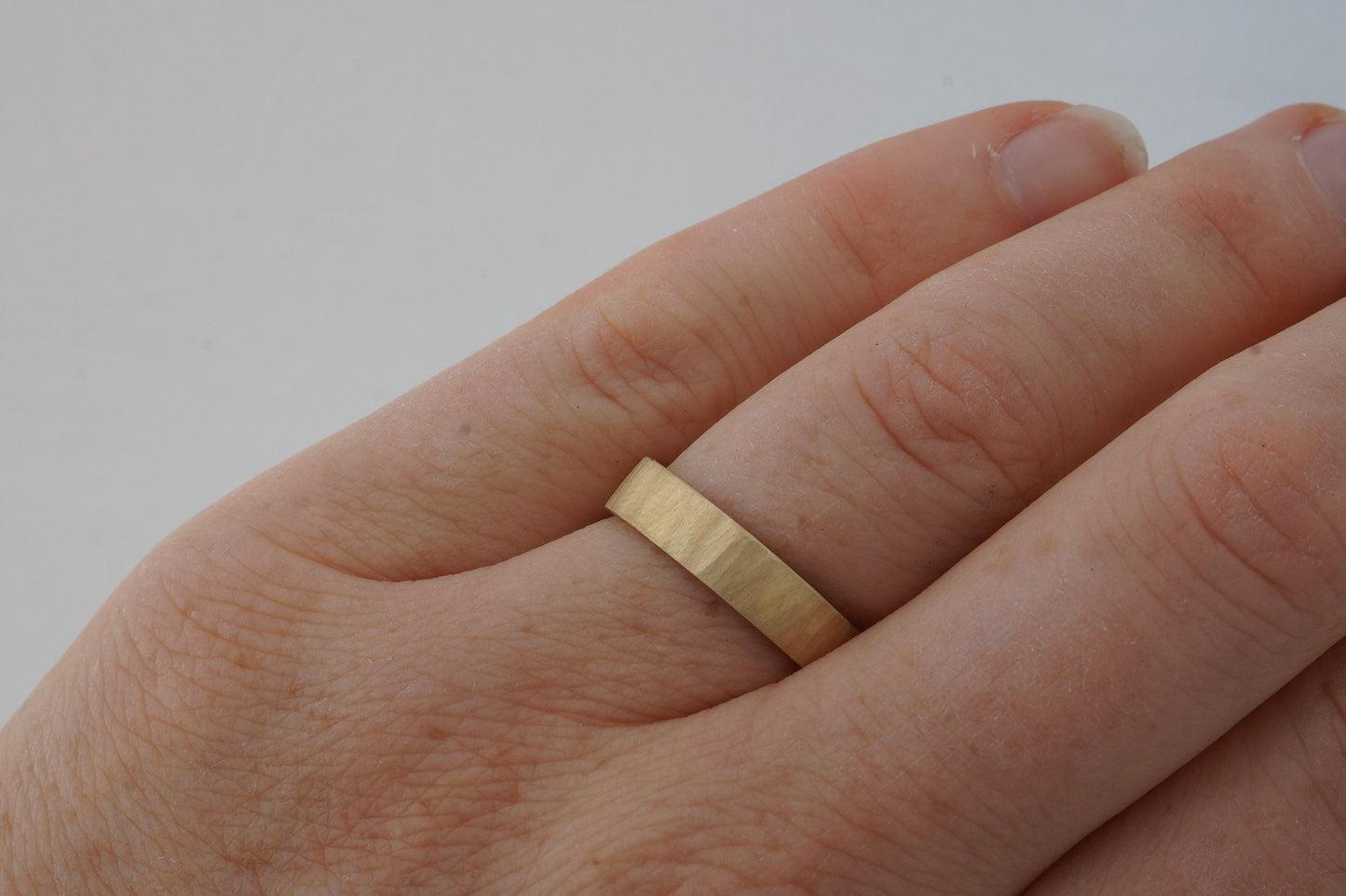 Eheringe Gelbgold, gerade, gehämmert Strukturiert