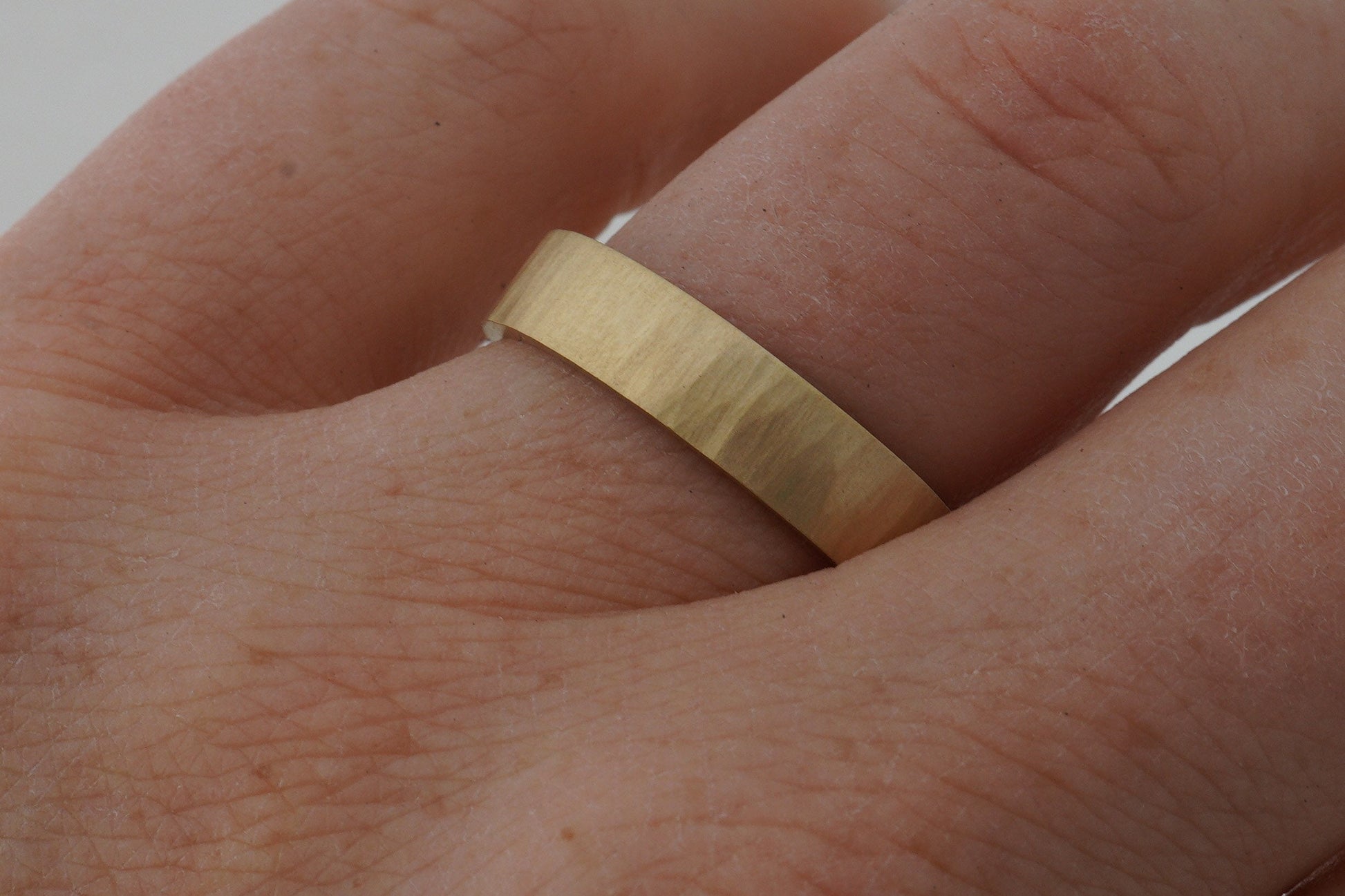 Eheringe Gelbgold, gerade, gehämmert Strukturiert