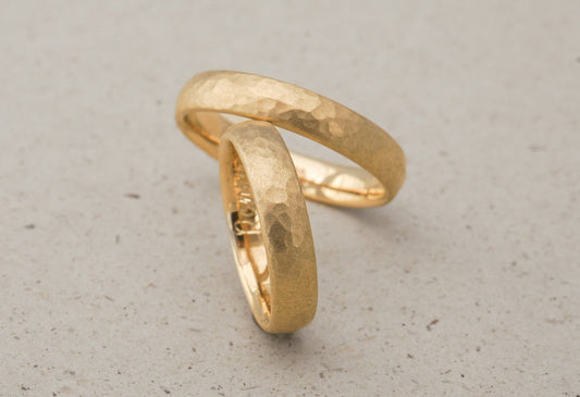 Rosegoldene Eheringe mit Hammerschlag, Trauringe Fairtrade