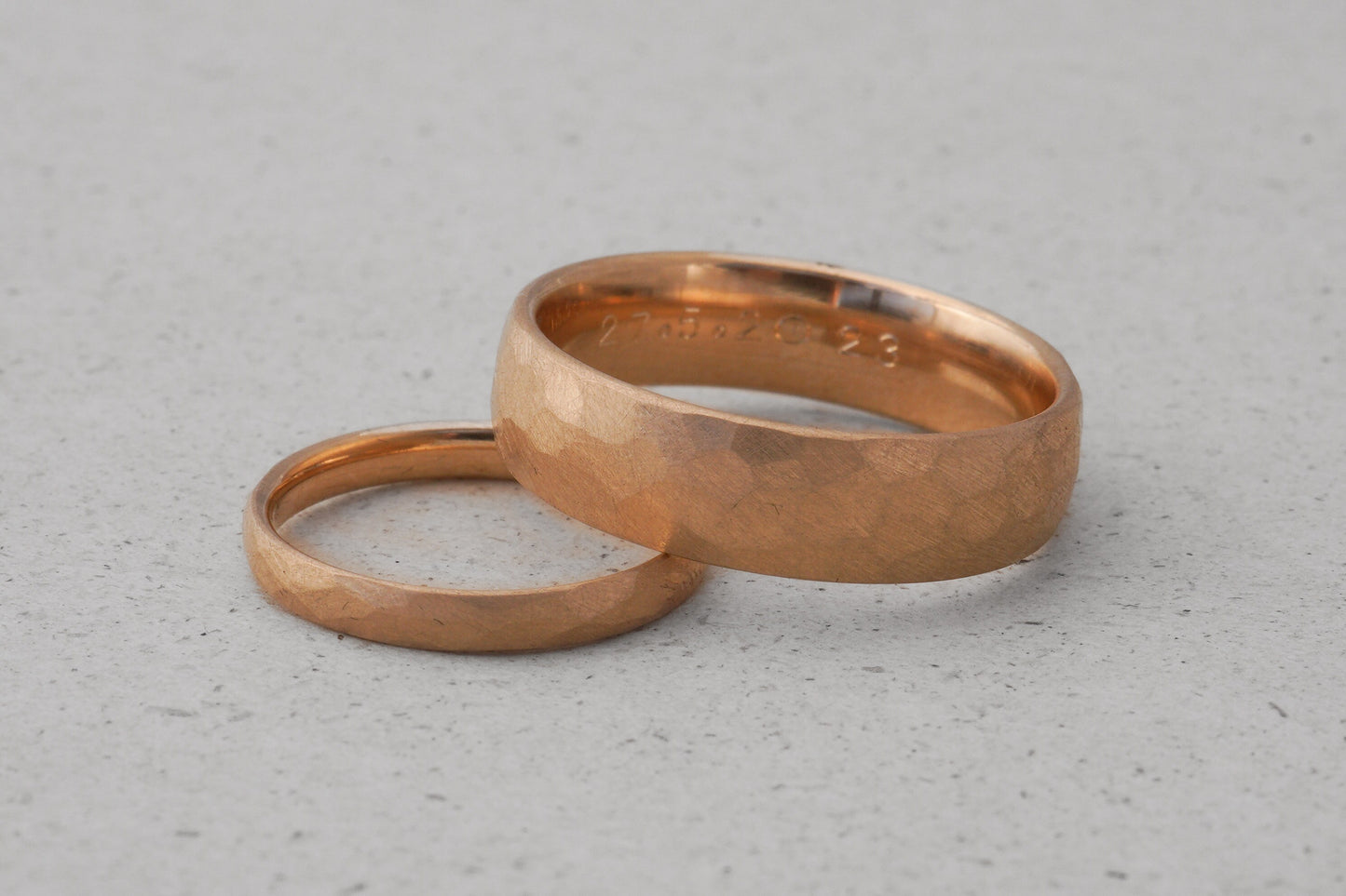 Roségold Ehering breit und schmal mit Hämmerung