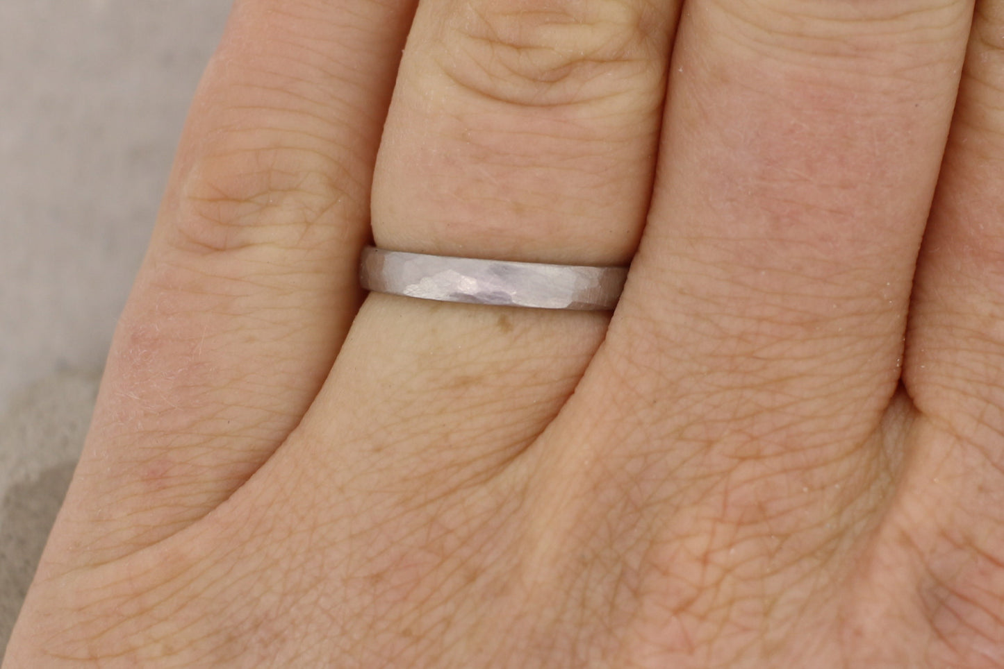 Ehering 3 mm an Hand