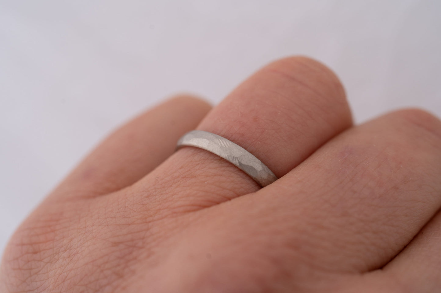 Nachhaltige Weißgold Eheringe – Fairtrade & Recycelt mit Matt-Finish