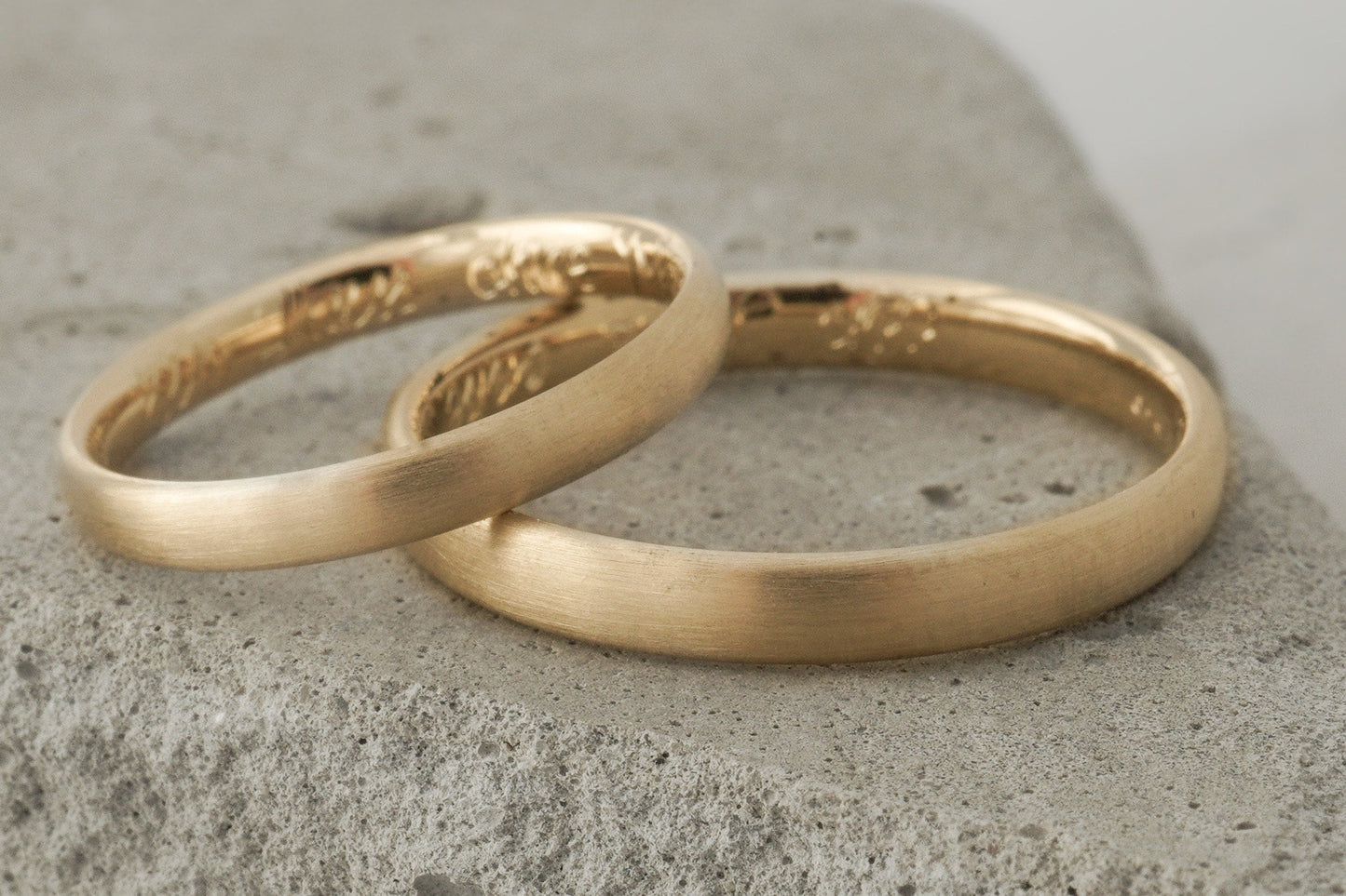 schlichte Eheringe aus Gelbgold 333 585 750 Goldschmiede Hamburg Trauringe Goldschmiede Ina Stehle Ina Miret