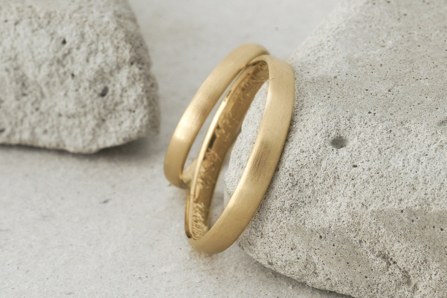 schlichte Eheringe aus Gelbgold 333 585 750 Goldschmiede Hamburg Trauringe Goldschmiede Ina Stehle Ina Miret