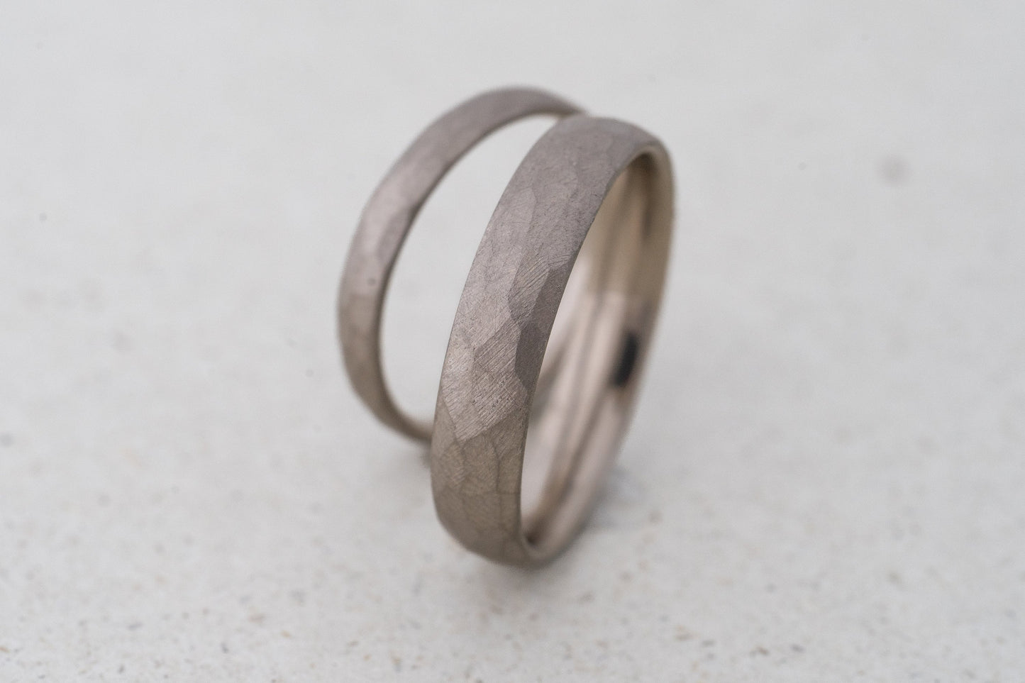 Nachhaltige Weißgold Eheringe – Fairtrade & Recycelt mit Matt-Finish