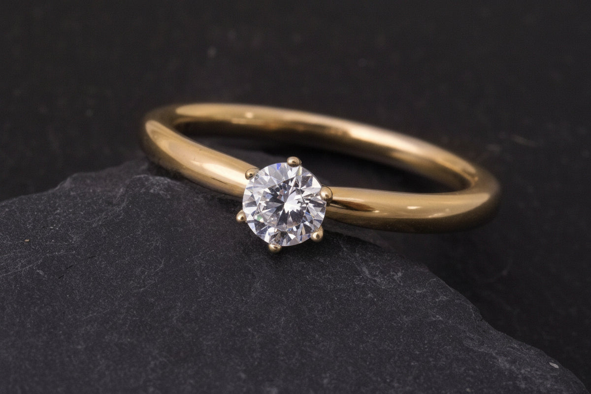 Gelbgold Verlobungsring (585), Solitär – Schmuckatelier Miret, Goldschmiede Hamburg