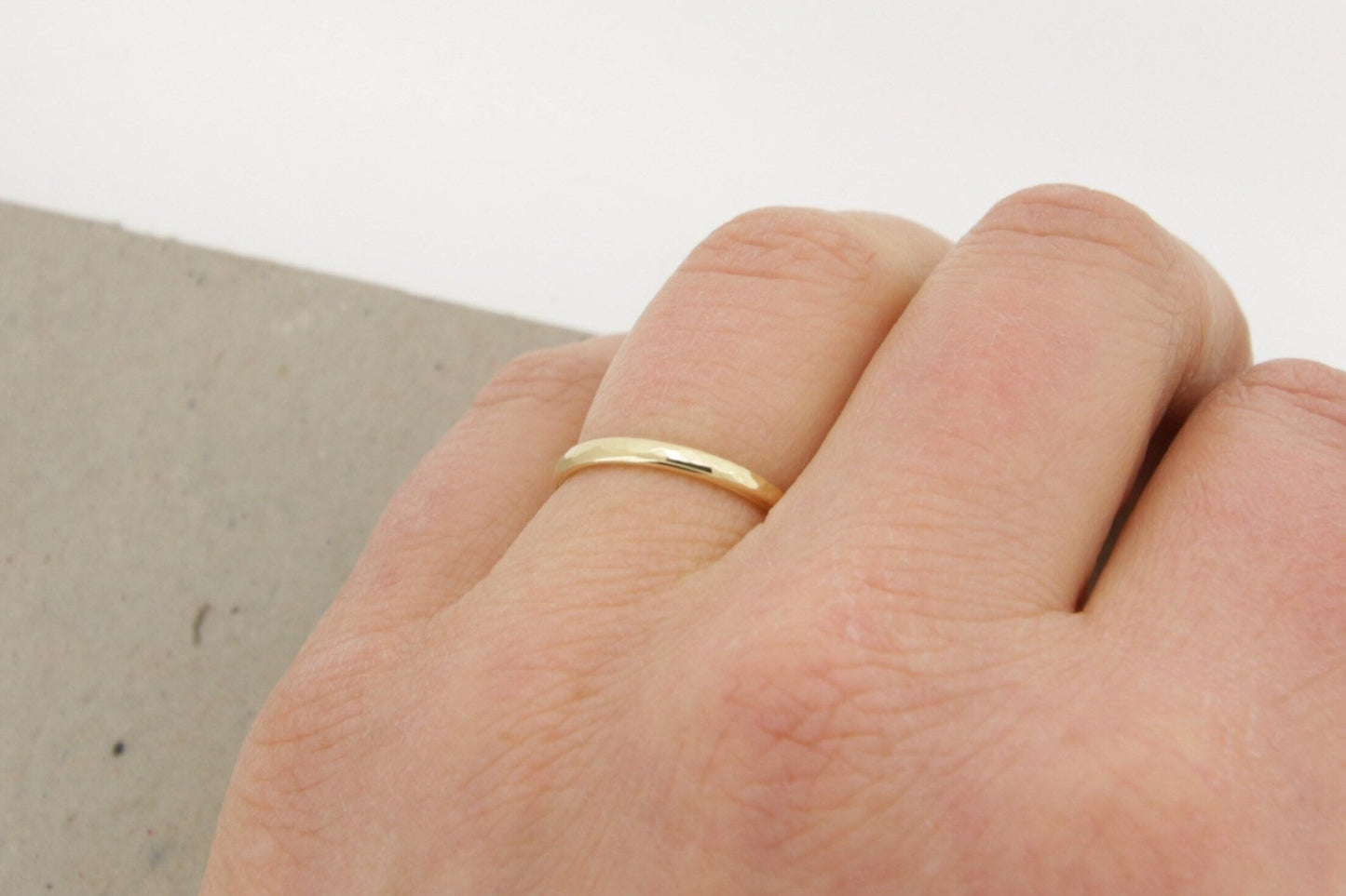 Gelbgold Eheringe (333/585/750) | fein gehämmert | poliert - Goldschmiede Miret