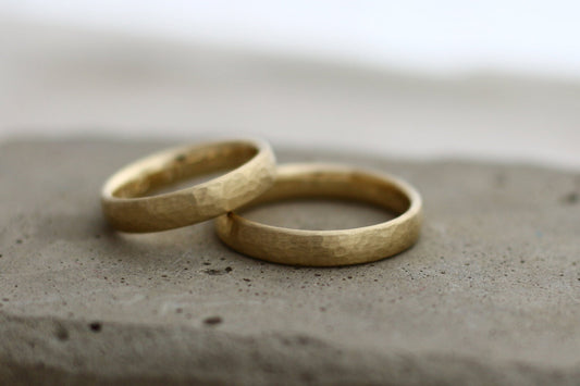 Gelbgold Eheringe (333/585/750) | gehämmert Trauringe | gerundet oval - Goldschmiede Miret