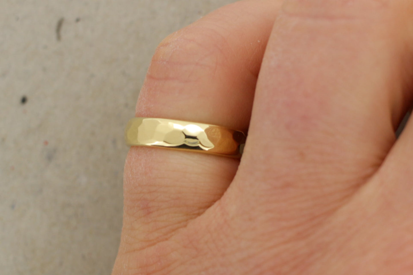 Gelbgold Eheringe (333/585/750) | gehämmert und poliert - Goldschmiede Miret