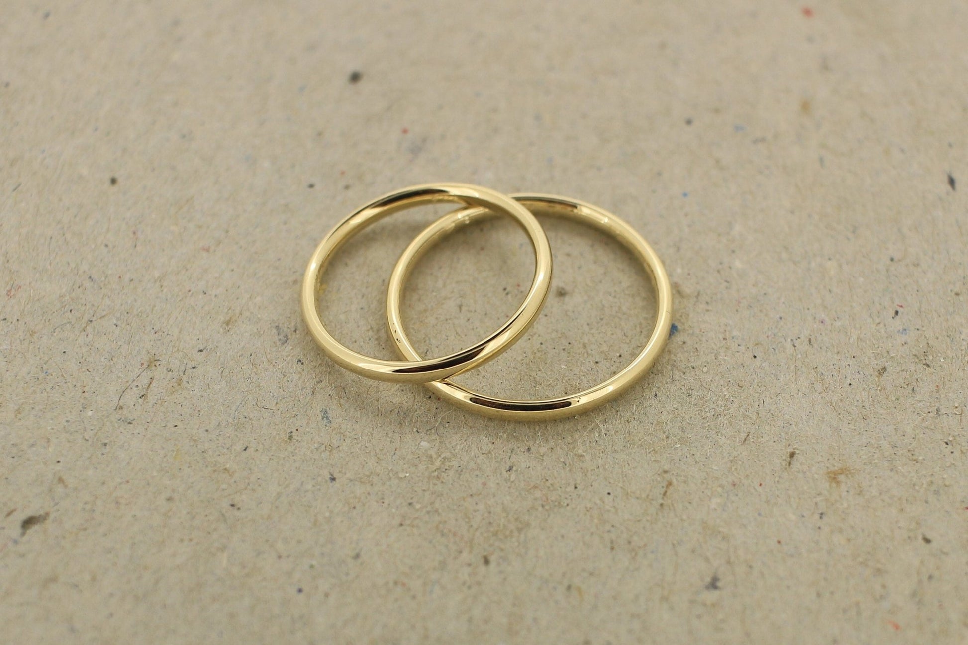 Gelbgold Eheringe (333/585/750/Fairtrade) | 2 mm schmal | oval, matt, poliert, klassisch - Goldschmiede Miret