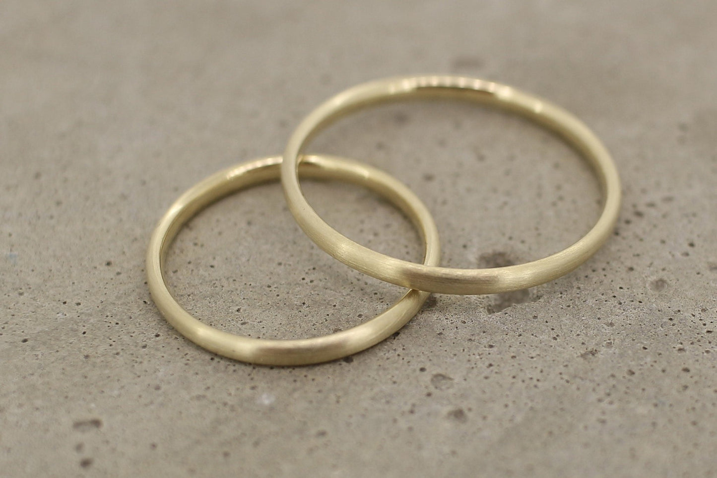 Gelbgold Eheringe (333/585/750/Fairtrade) | 2 mm schmal | oval, matt, poliert, klassisch - Goldschmiede Miret