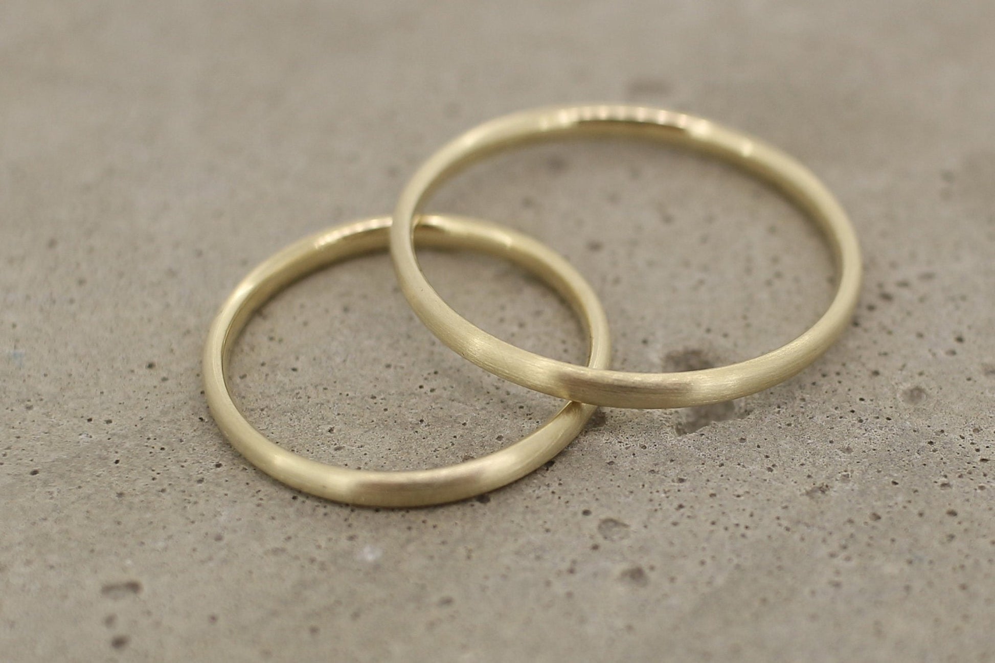 Gelbgold Eheringe (333/585/750/Fairtrade) | 2 mm schmal | oval, matt, poliert, klassisch - Goldschmiede Miret