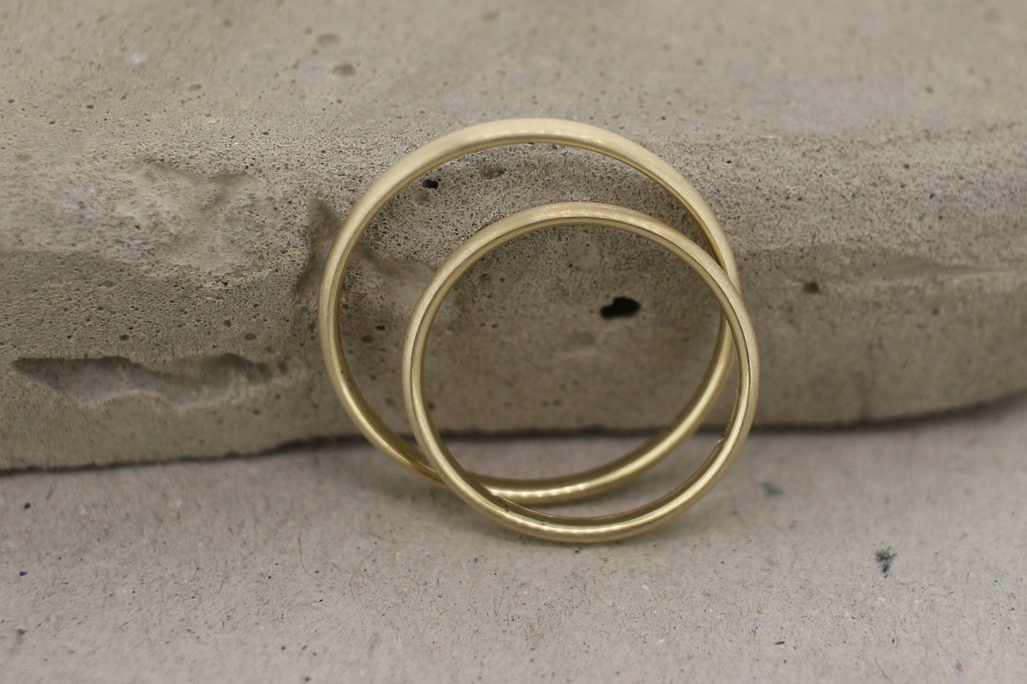 Gelbgold Eheringe (333/585/750/Fairtrade) | 2 mm schmal | oval, matt, poliert, klassisch - Goldschmiede Miret