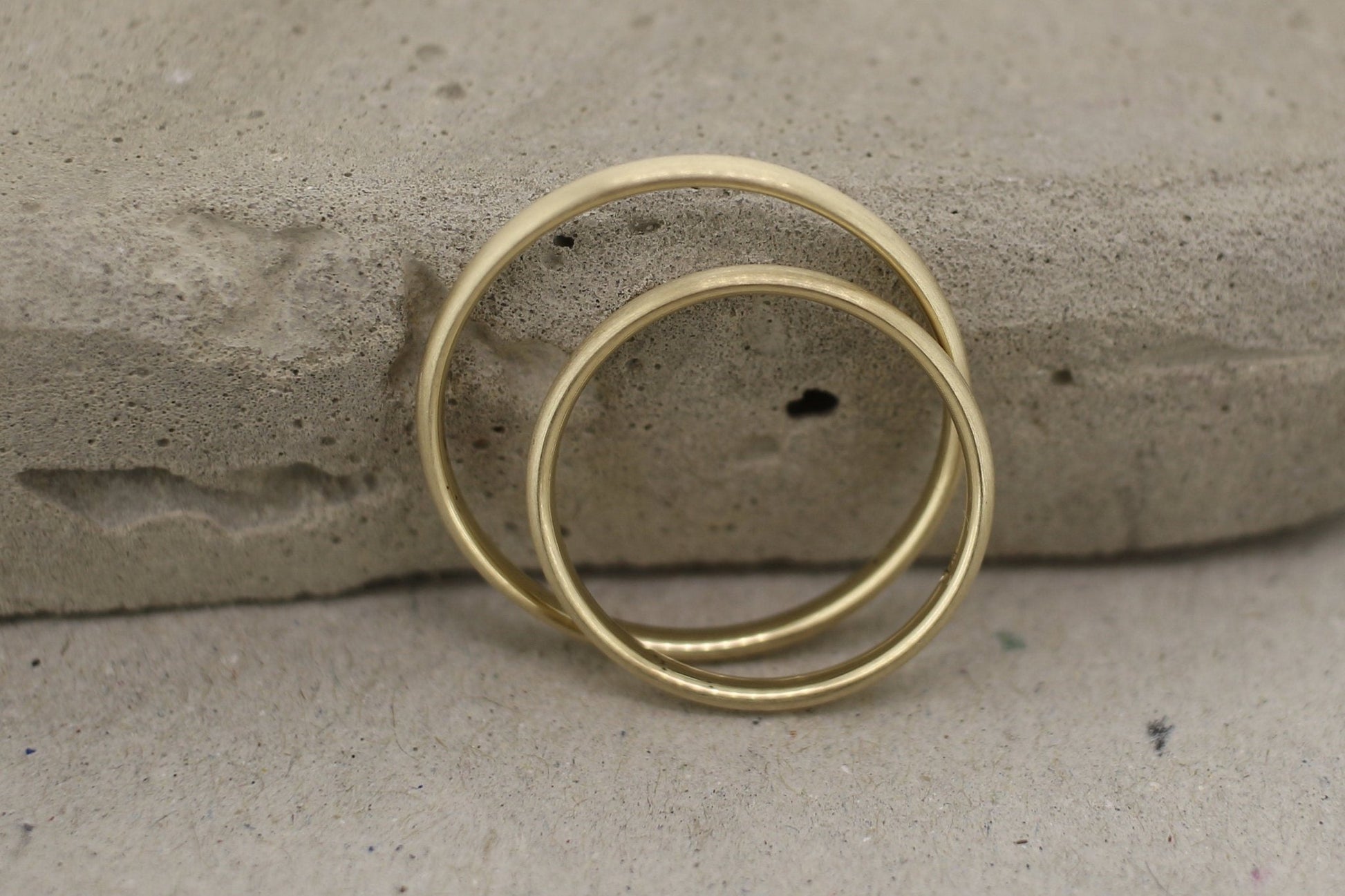 Gelbgold Eheringe (333/585/750/Fairtrade) | 2 mm schmal | oval, matt, poliert, klassisch - Goldschmiede Miret