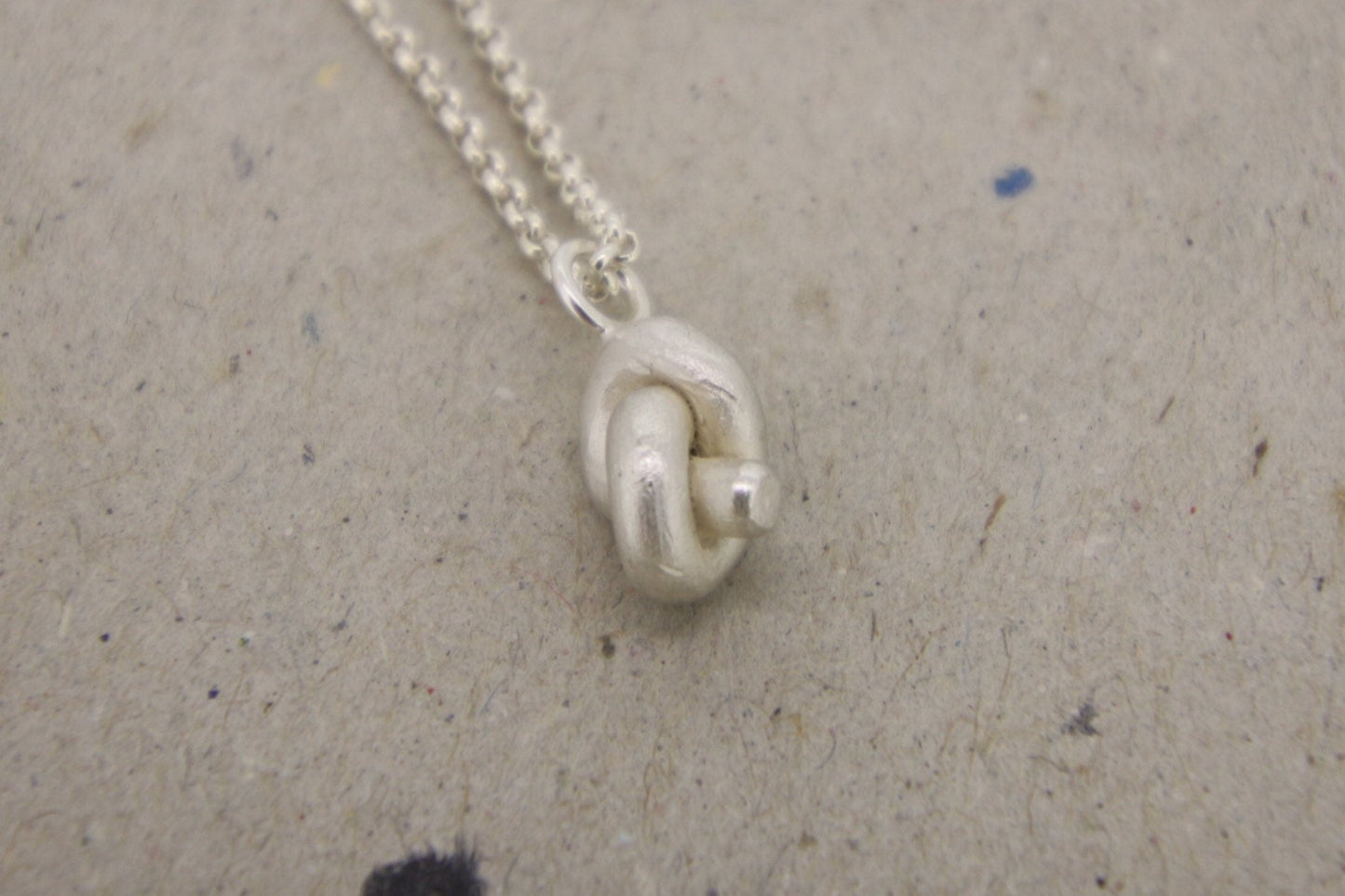 Knoten als Kettenanhänger - Goldschmiede Miret