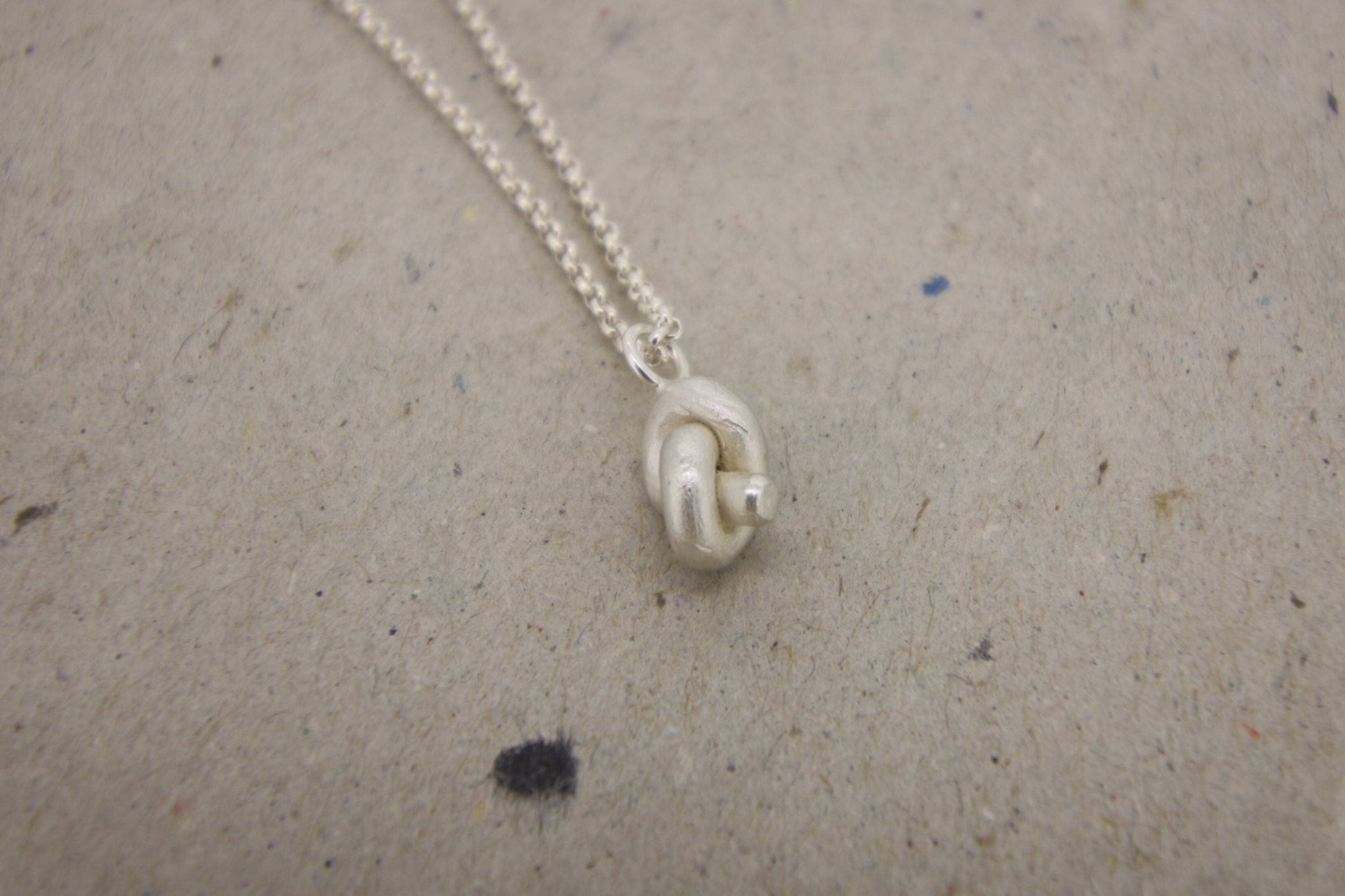 Knoten als Kettenanhänger - Goldschmiede Miret