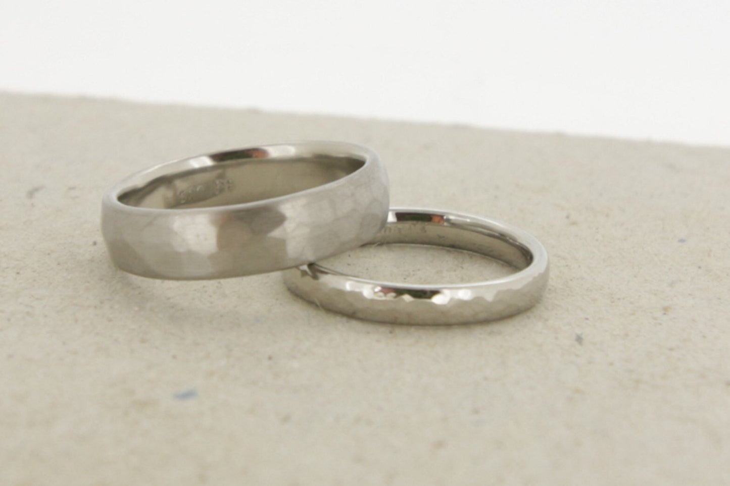 Platin Eheringe (600/952) | mit Hämmerung - Goldschmiede Miret