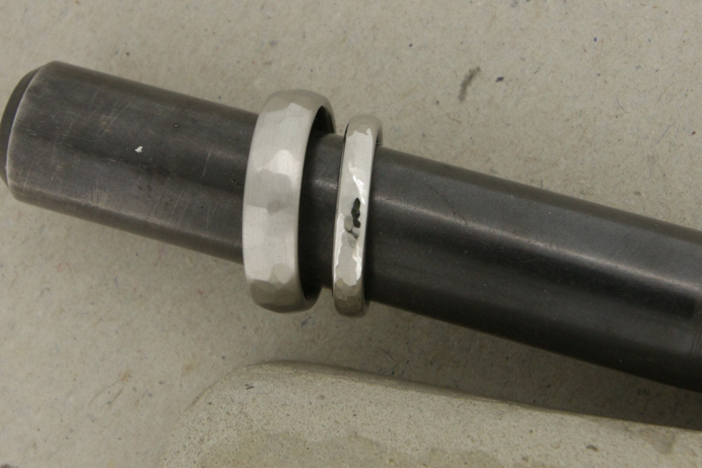 Platin Eheringe (600/952) | mit Hämmerung - Goldschmiede Miret