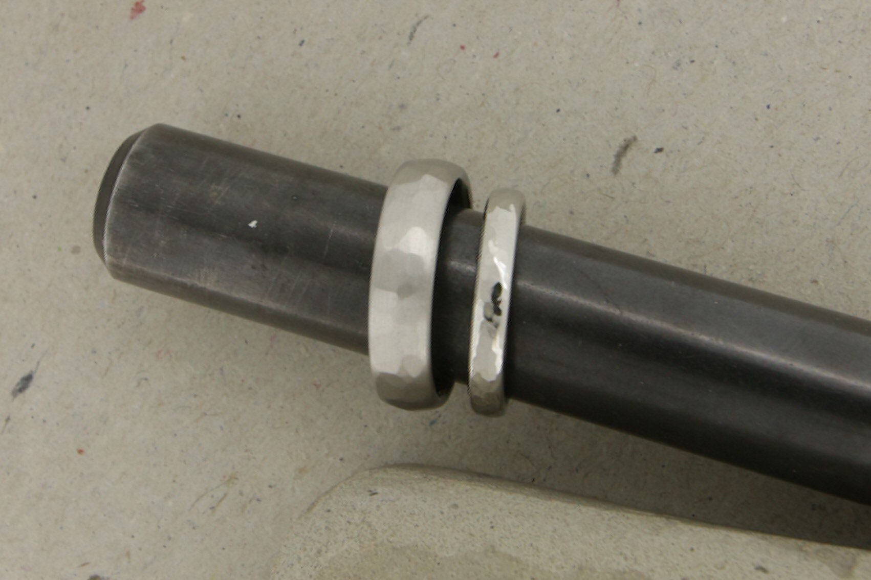 Platin Eheringe (600/952) | mit Hämmerung - Goldschmiede Miret