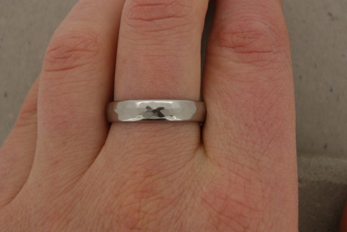 Platin Eheringe (600/952) | mit Hämmerung - Goldschmiede Miret