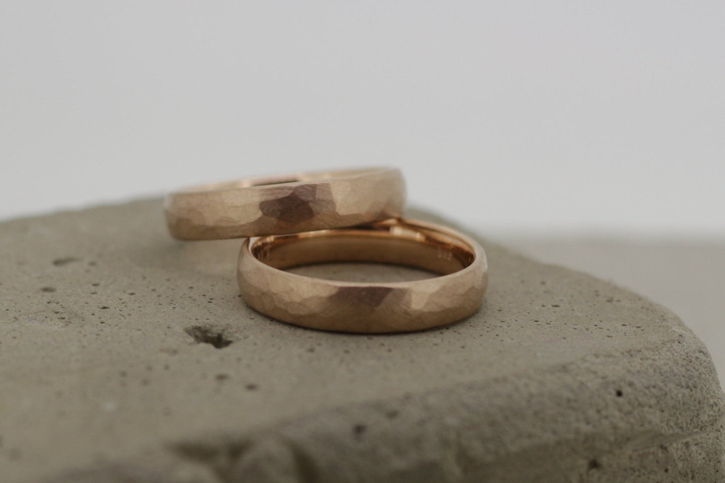 Roségold Eheringe (333/585/750) | gehämmert | oval, rund, abgerundet, gewölbt - Goldschmiede Miret
