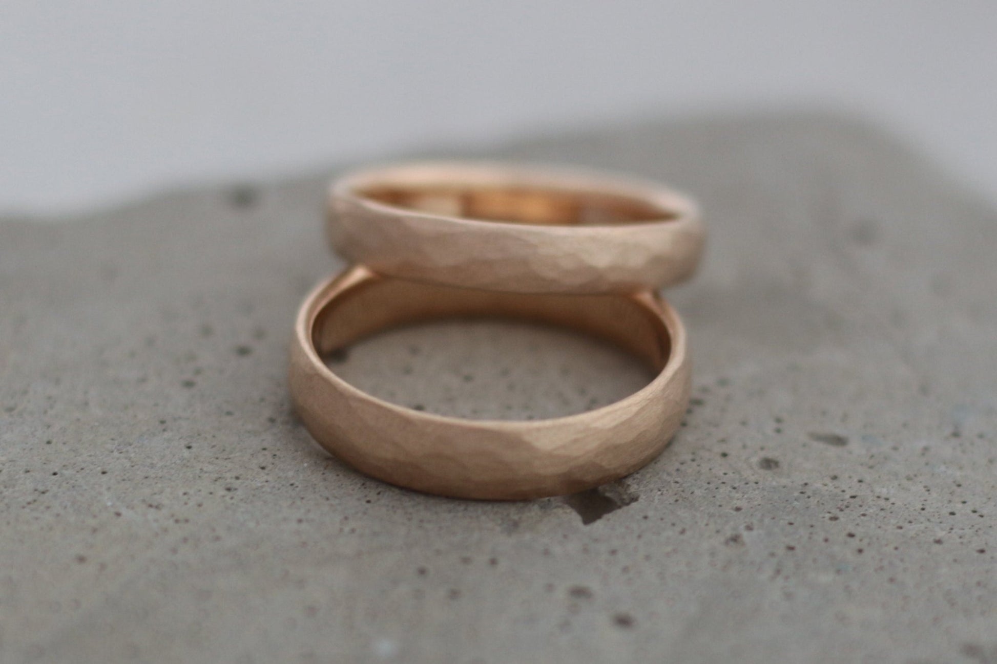 Roségold Eheringe (333/585/750) | gehämmert, oval ,rund, abgerundet, gewölbt - Goldschmiede Miret