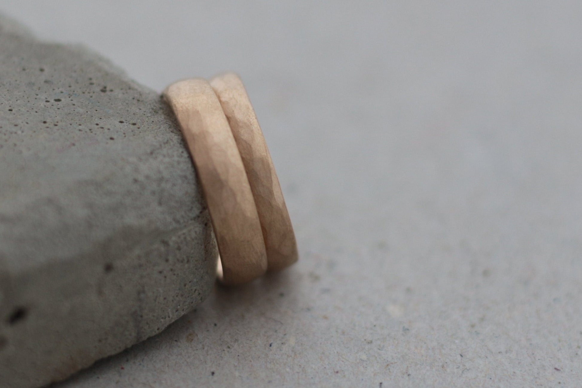 Roségold Eheringe (333/585/750) | gehämmert, oval ,rund, abgerundet, gewölbt - Goldschmiede Miret