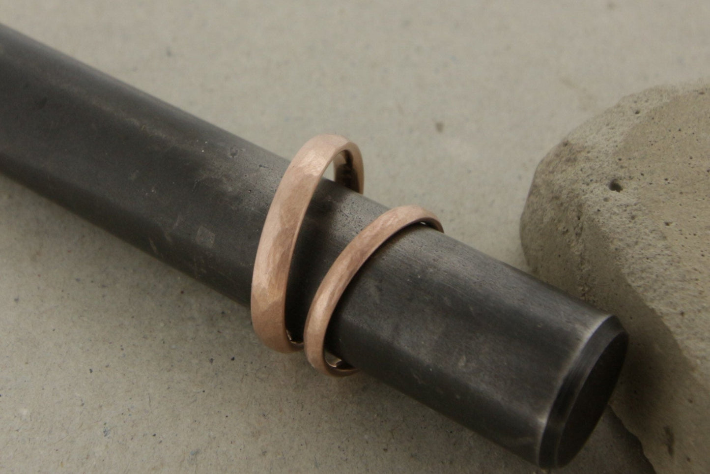 Rotgold Eheringe (333/585/720) schlicht und matt - Goldschmiede Miret