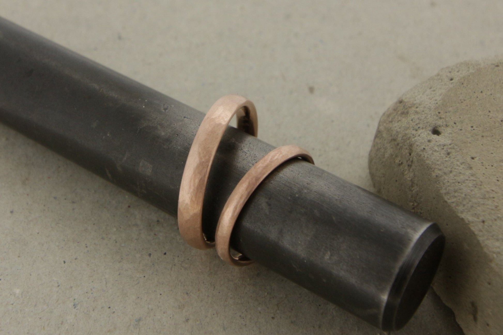 Rotgold Eheringe (333/585/720) schlicht und matt - Goldschmiede Miret