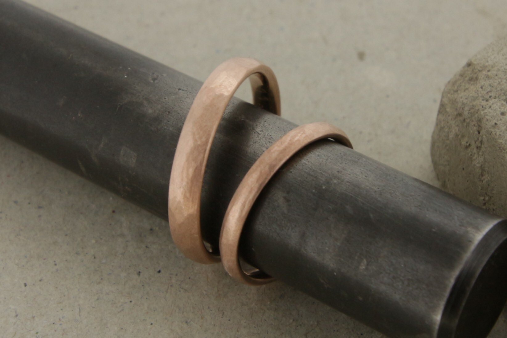 Rotgold Eheringe (333/585/720) schlicht und matt - Goldschmiede Miret