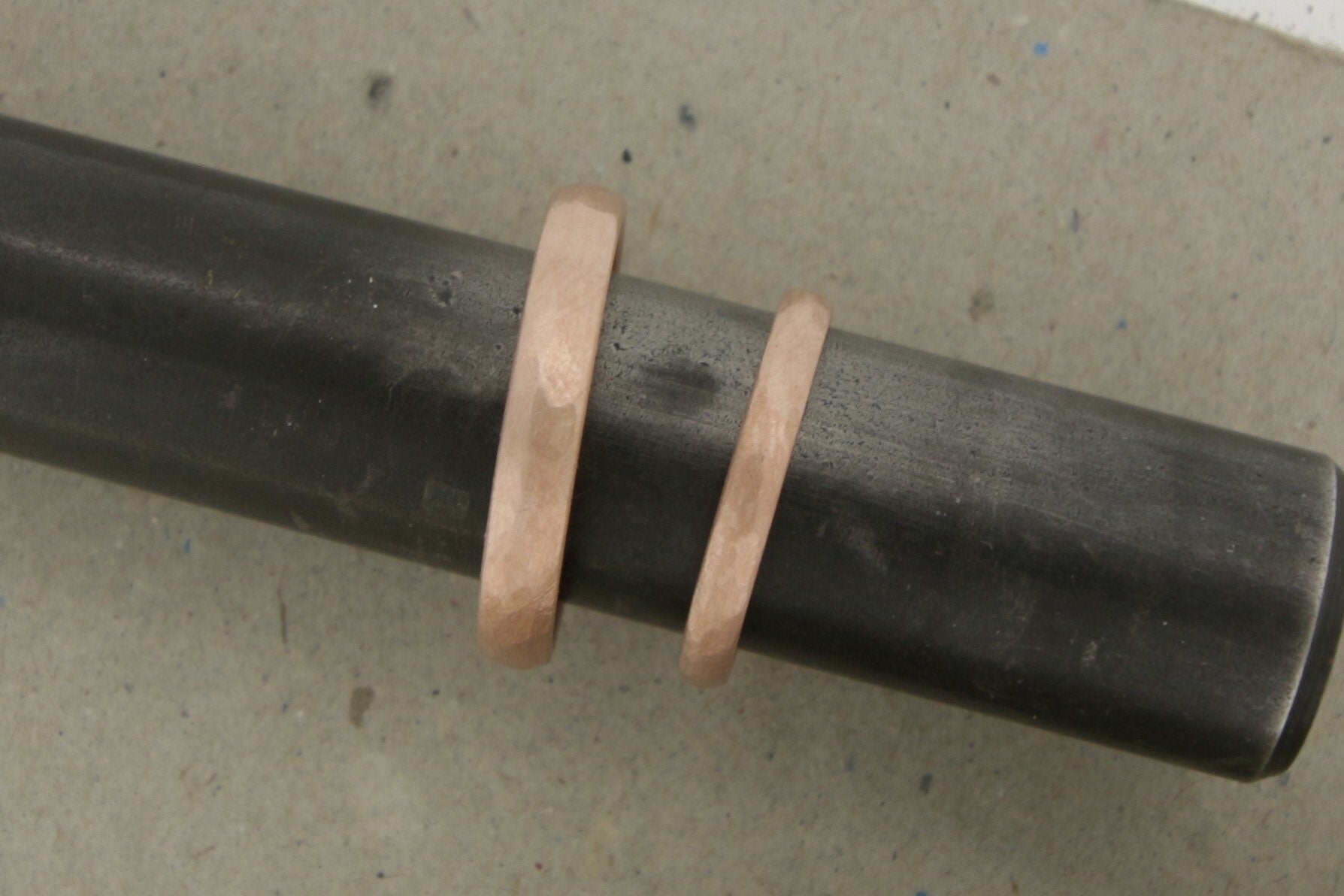 Rotgold Eheringe (333/585/720) schlicht und matt - Goldschmiede Miret