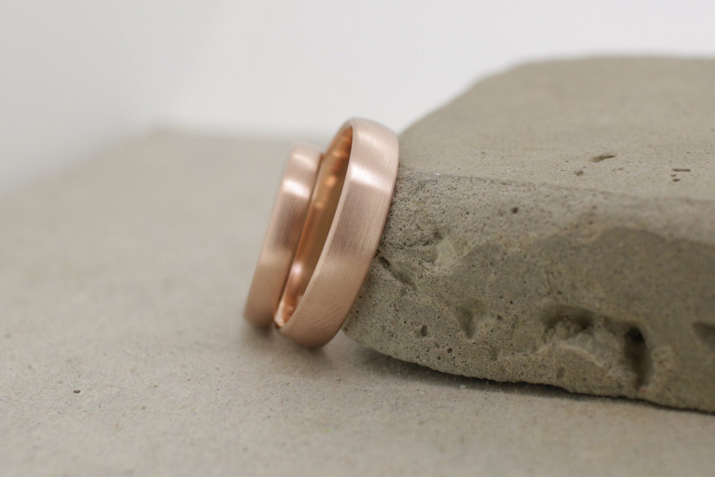 Rotgold Eheringe (333/585/750) | schlicht und matt - Goldschmiede Miret