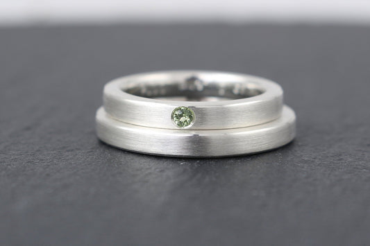 Silber Eheringe (925) | schlichte Trauringe mit Edelstein Peridot | eckig, kantig, gerade, matt | 3mm - Goldschmiede Miret
