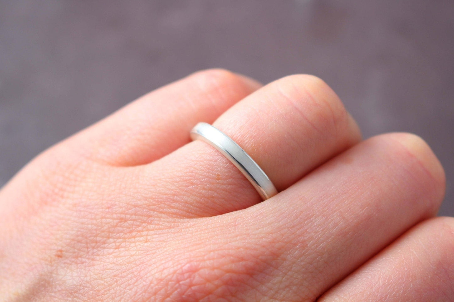 Silber Eheringe (925) | schlichte Trauringe mit Edelstein Peridot | eckig, kantig, gerade, matt | 3mm - Goldschmiede Miret