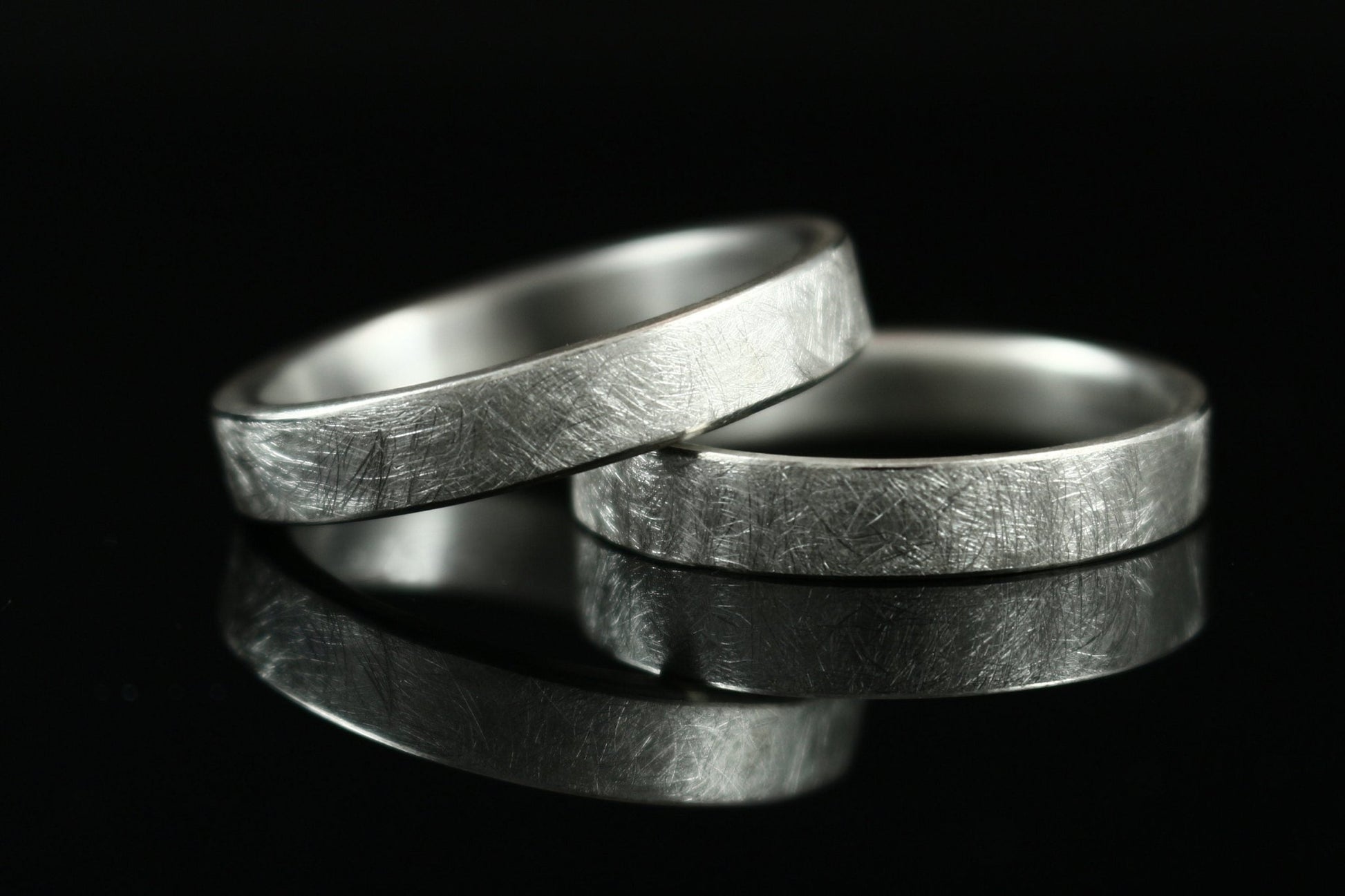 Silber Eheringe (925) | Trauringe Hochzeitsringe | 4mm | gerade, schlicht, eismatt, kantig - Goldschmiede Miret