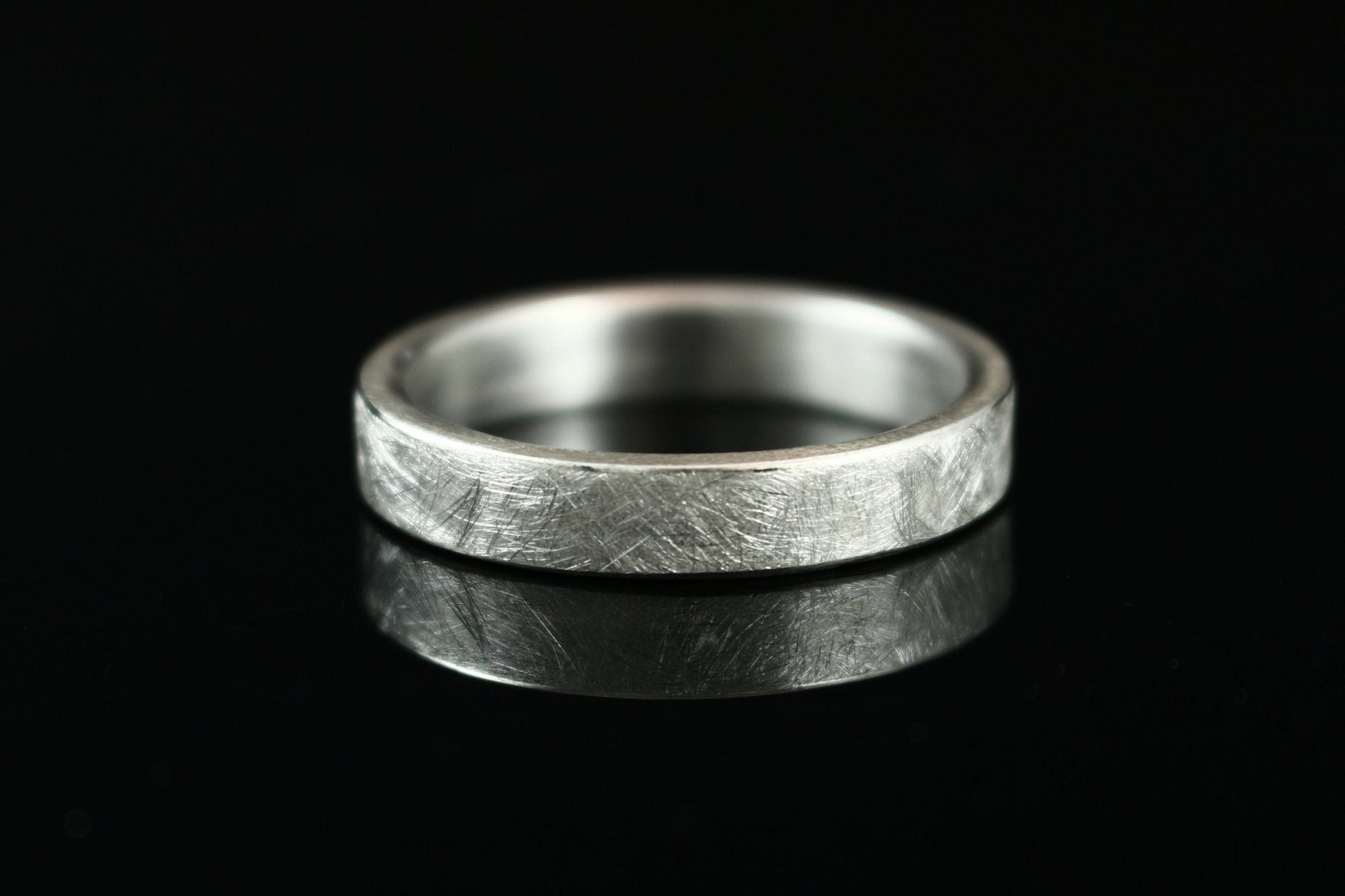 Silber Eheringe (925) | Trauringe Hochzeitsringe | 4mm | gerade, schlicht, eismatt, kantig - Goldschmiede Miret