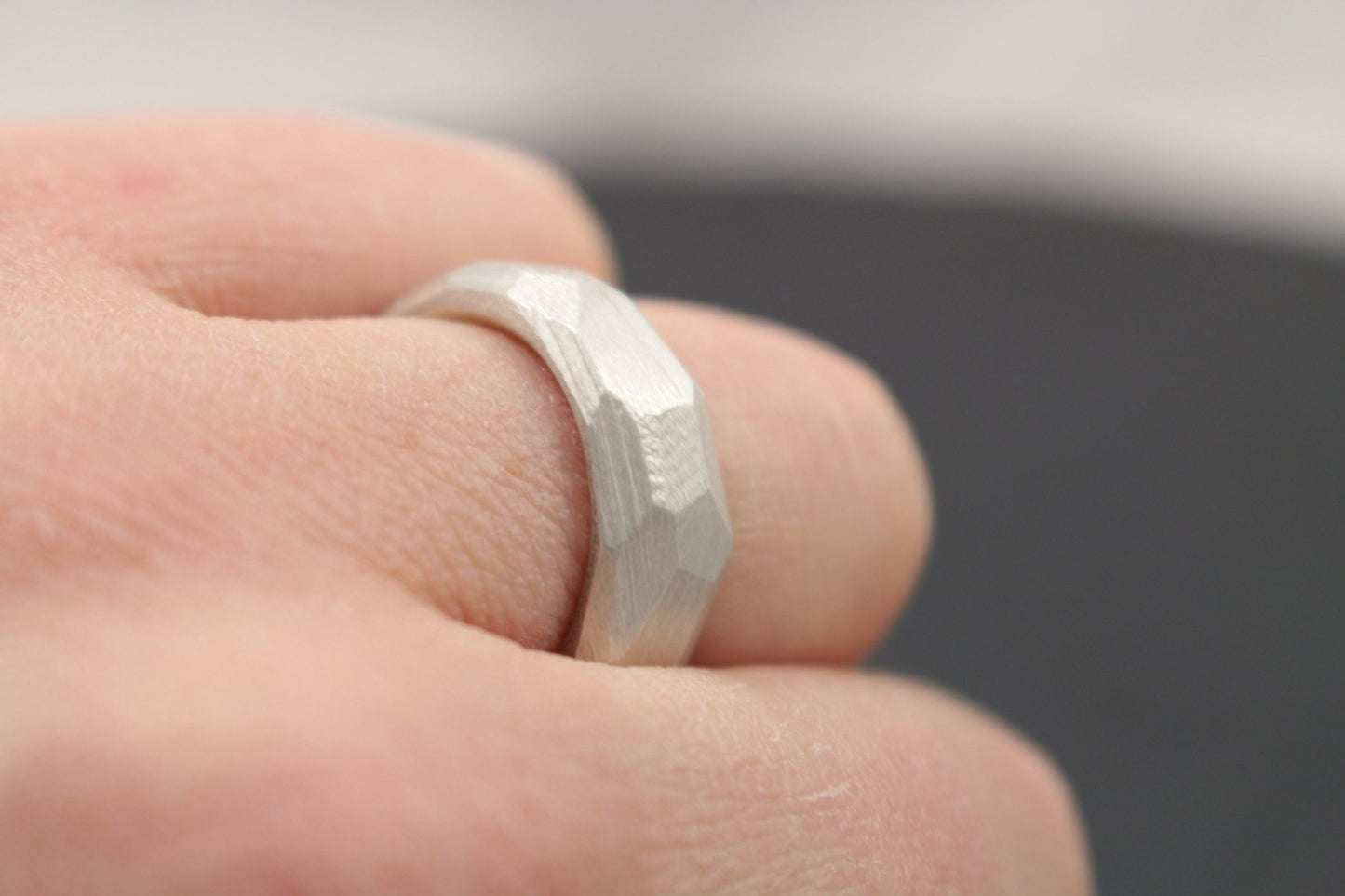 Silberring | Männerring | kantige und massiv | Hammerschlagoptik - Goldschmiede Miret