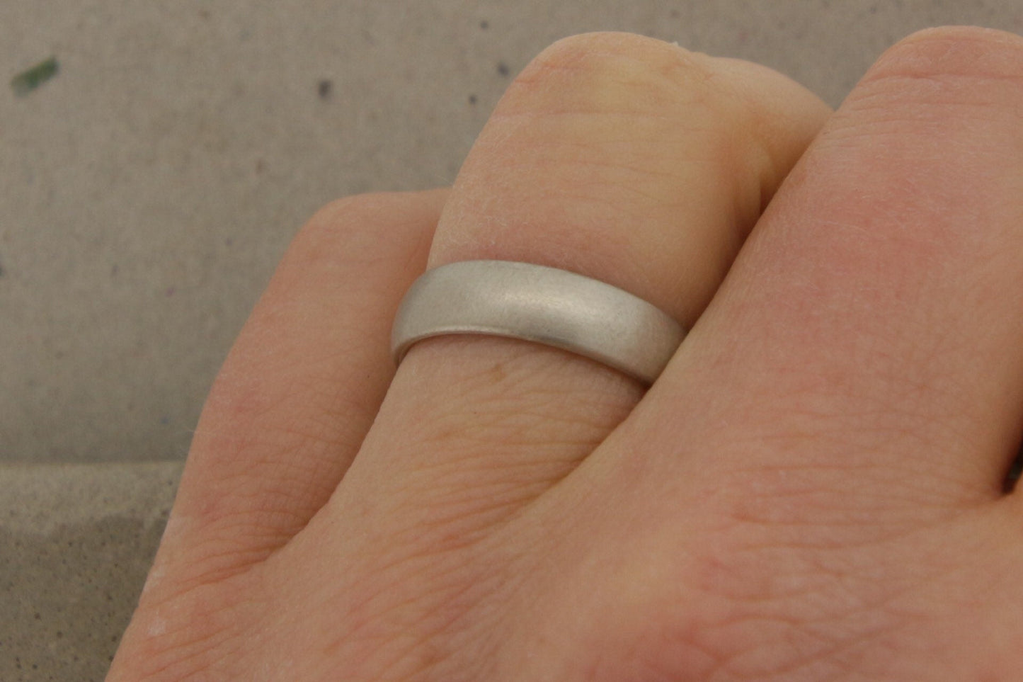 Weißgold Eheringe (333/585/750) | breit, gerundet, matt | schlichte Trauringe - Goldschmiede Miret