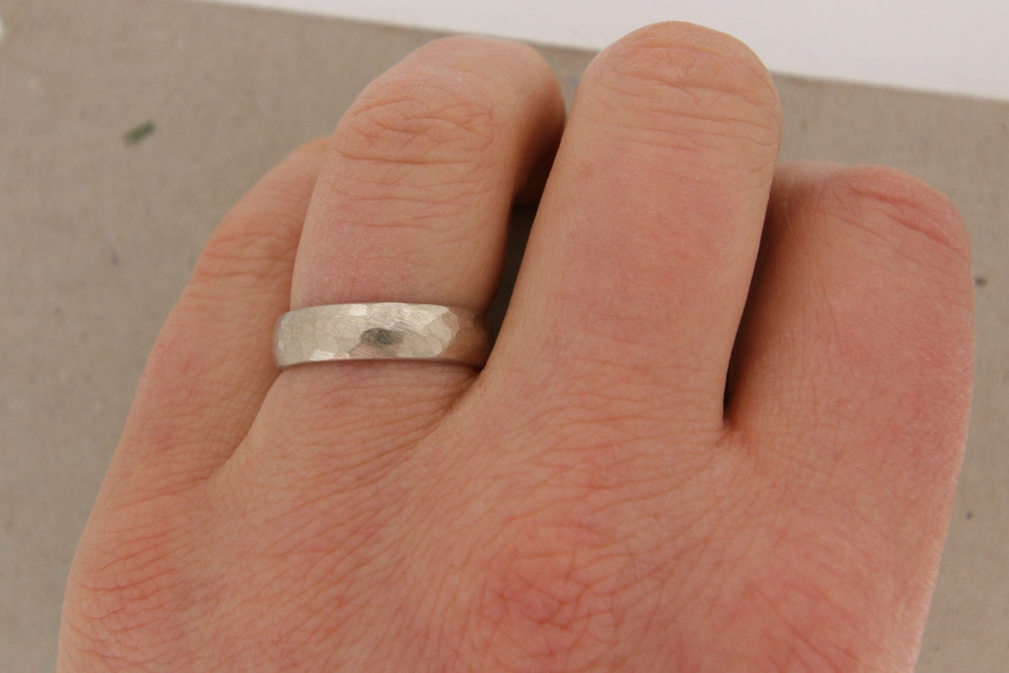 Weißgold Eheringe (333/585/750) | breit, gerundet, matt | schlichte Trauringe - Goldschmiede Miret