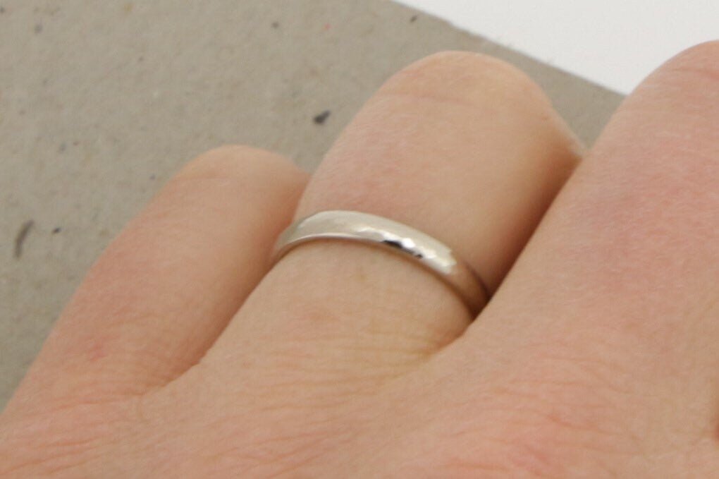 Weißgold Eheringe (333/585/750) | gehämmert, oval, glänzend | schmal und breit | klassisch - Goldschmiede Miret