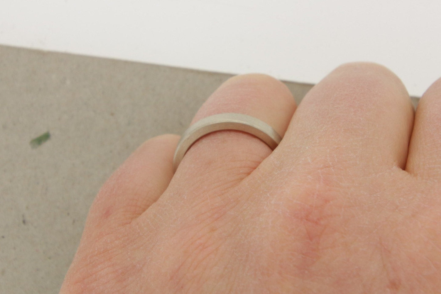 Weißgold Eheringe (333/585/750) | geradlinige Trauringe | schlicht, matt, kantig - Goldschmiede Miret